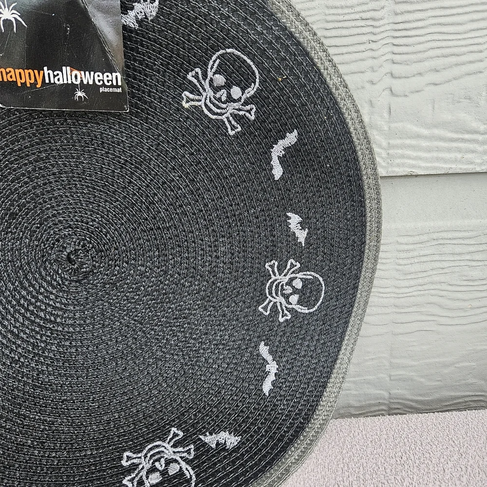 Kohls Halloween Placemat Round Skull Crossbones Bat Black Weave 15
